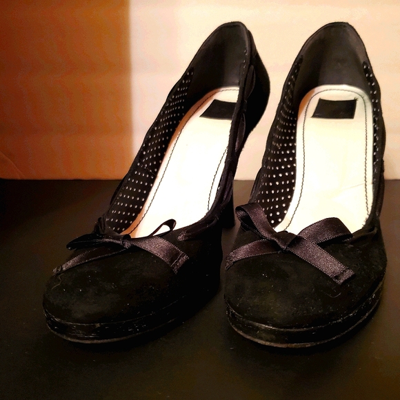 🖤EUC VNTG Adorable Black Suede Pumps w/ Ribbon Trim Size 8🖤 - Picture 9 of 16
